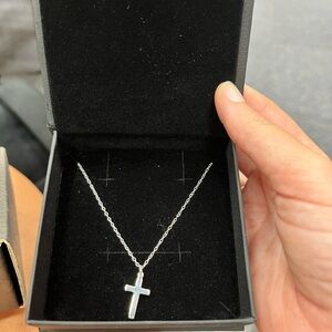 Lily & Roo silver cross necklace